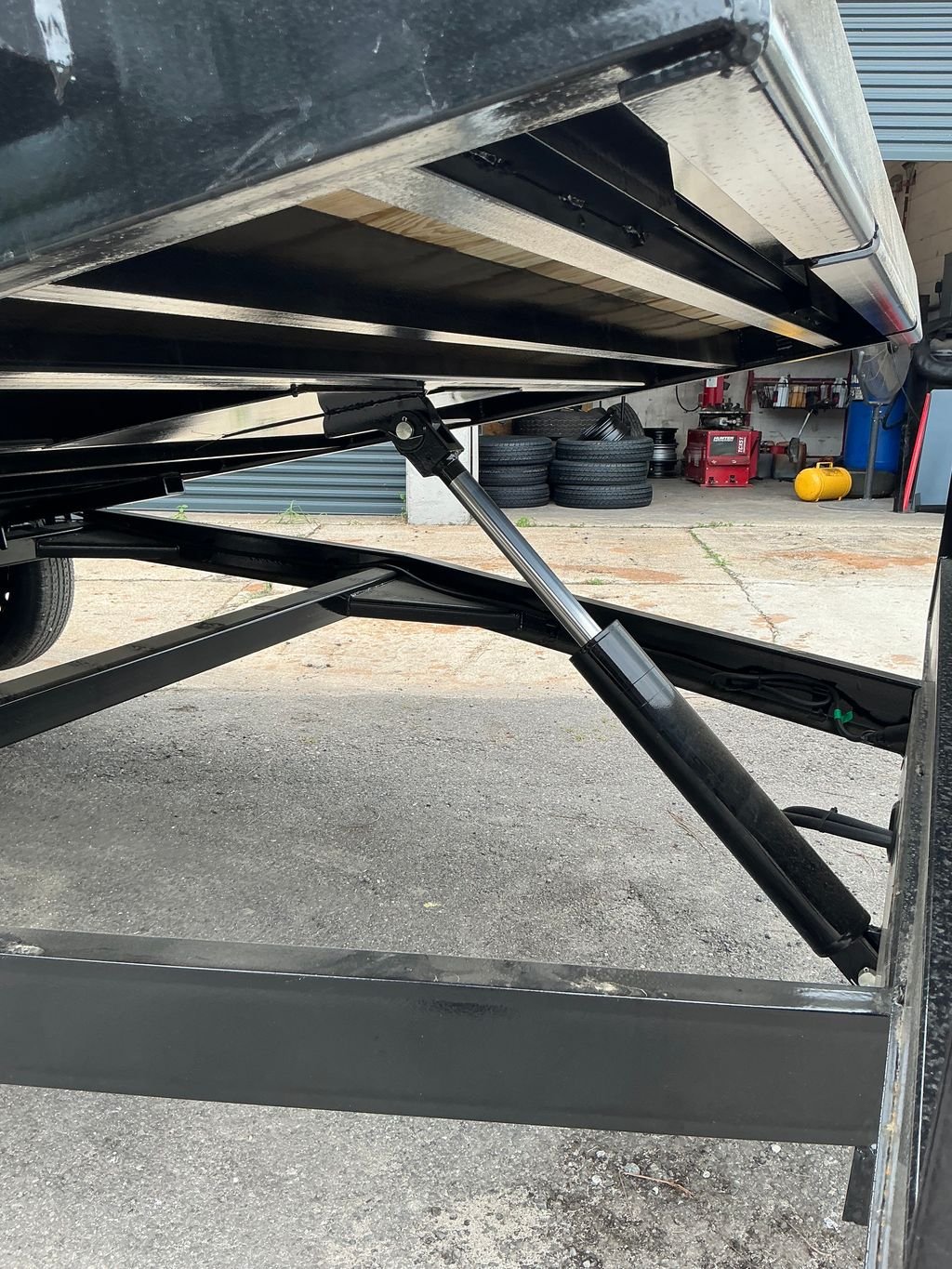 New 2026 Load Trail 7 x 20 Equipment 7k Hydrualic Tilt Trailer - Image 7